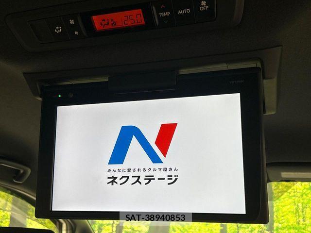 Toyota VOXY 2017-08 8563873-2