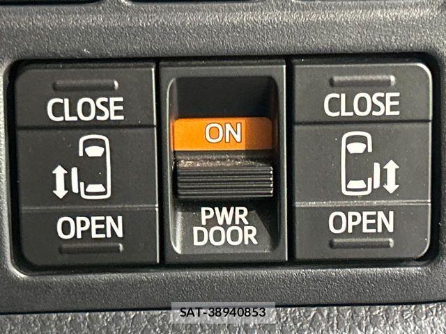 Toyota VOXY 2017-08 8563873-6