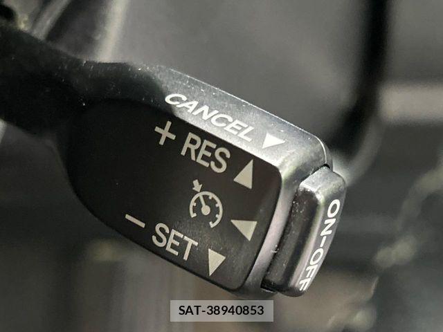 Toyota VOXY 2017-08 8563873-7