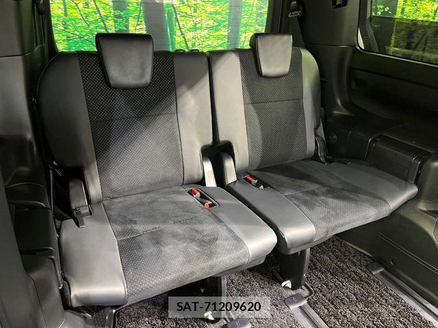 Toyota VOXY 2021-08 8629452-10