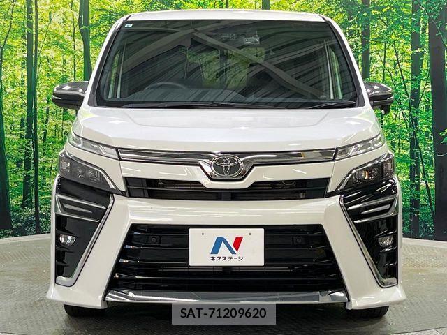 Toyota VOXY 2021-08 8629452-14