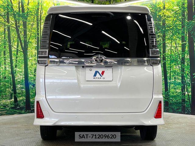 Toyota VOXY 2021-08 8629452-15
