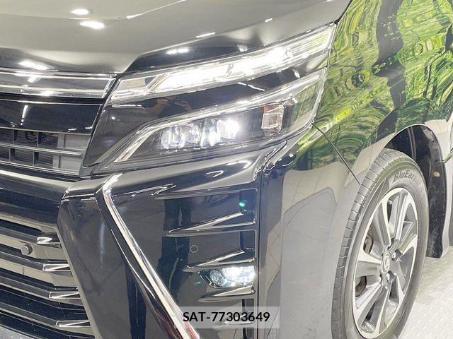 Toyota VOXY 2021-07 8629446-14