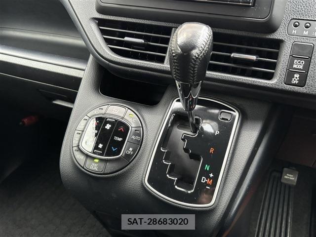 Toyota VOXY 2015-05 8662085-11