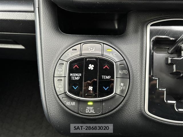 Toyota VOXY 2015-05 8662085-12