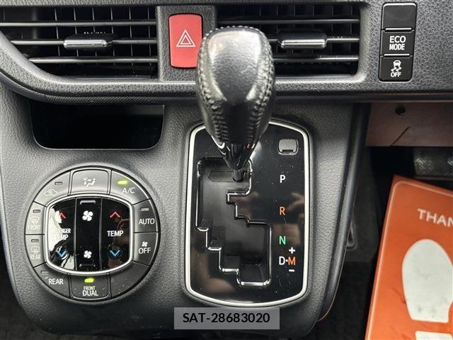 Toyota VOXY 2015-05 8662085-13