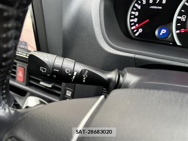 Toyota VOXY 2015-05 8662085-16