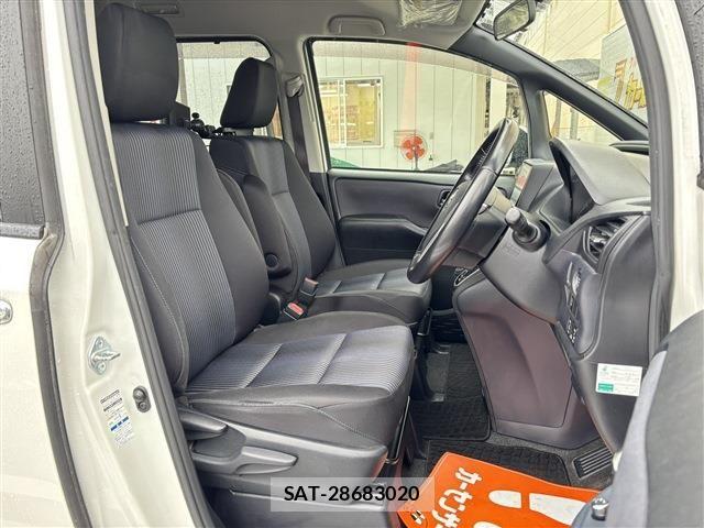 Toyota VOXY 2015-05 8662085-19