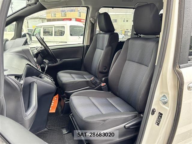 Toyota VOXY 2015-05 8662085-22