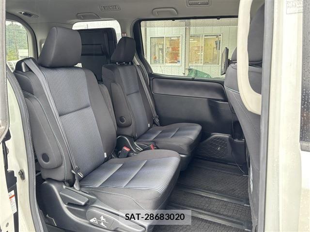 Toyota VOXY 2015-05 8662085-23