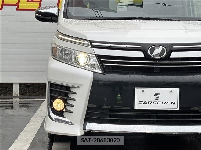 Toyota VOXY 2015-05 8662085-28