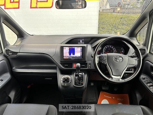 Toyota VOXY 2015-05 8662085-3