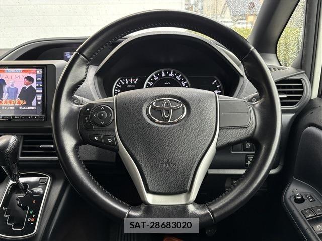Toyota VOXY 2015-05 8662085-4
