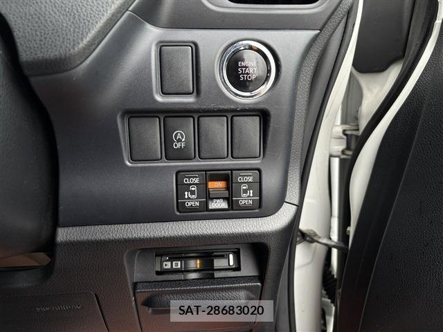 Toyota VOXY 2015-05 8662085-6
