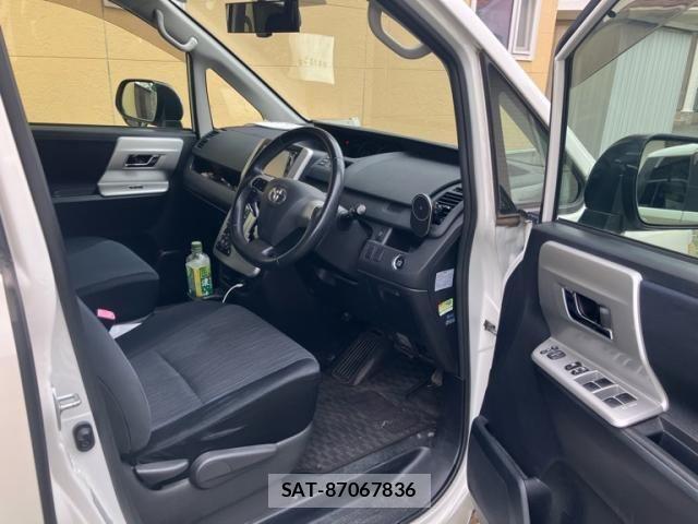 Toyota VOXY 2011-01 8667063-10