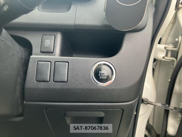 Toyota VOXY 2011-01 8667063-12