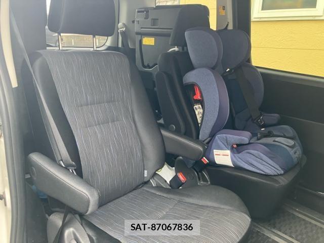 Toyota VOXY 2011-01 8667063-15