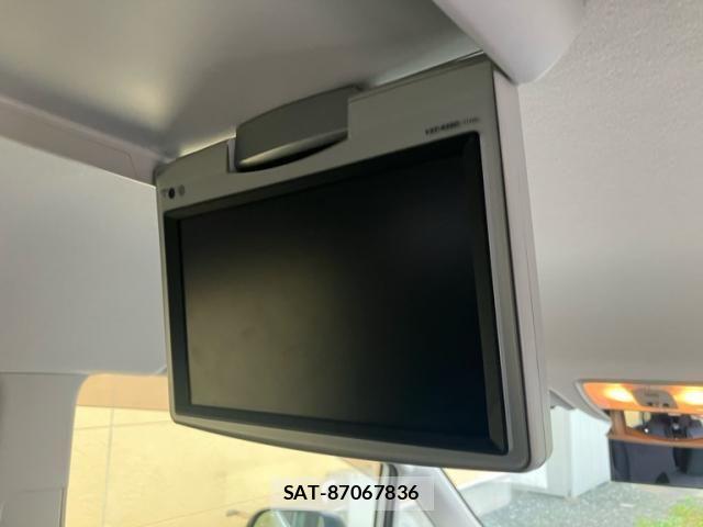 Toyota VOXY 2011-01 8667063-17
