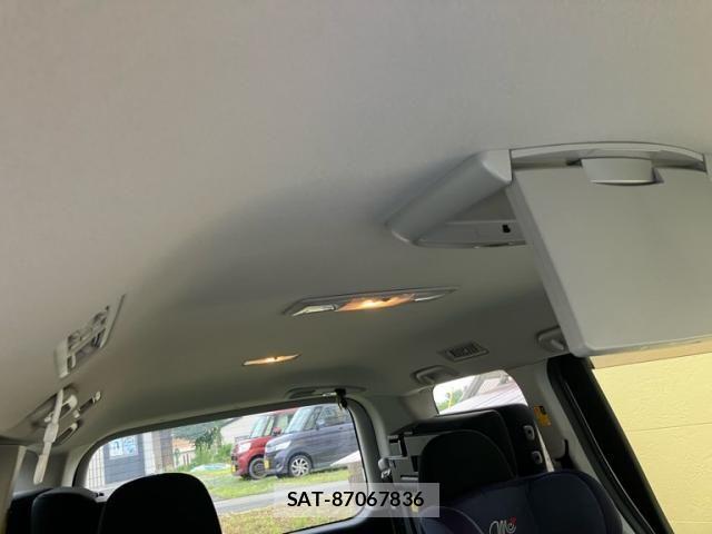 Toyota VOXY 2011-01 8667063-25