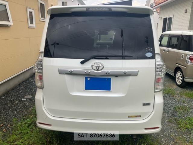 Toyota VOXY 2011-01 8667063-3