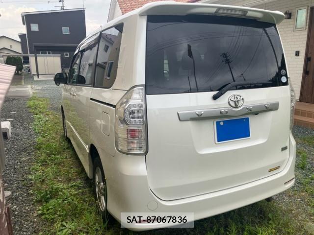 Toyota VOXY 2011-01 8667063-4