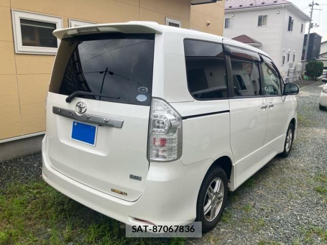 Toyota VOXY 2011-01 8667063-5
