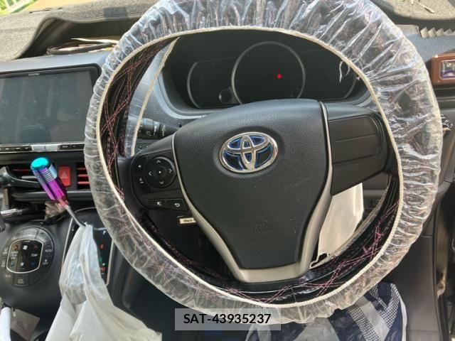 Toyota VOXY 2014-08 8662088-11