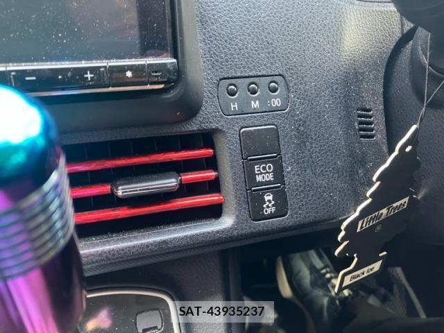 Toyota VOXY 2014-08 8662088-15