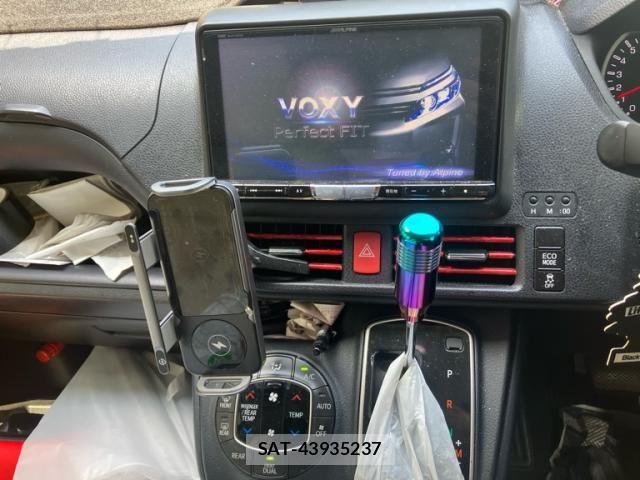 Toyota VOXY 2014-08 8662088-16