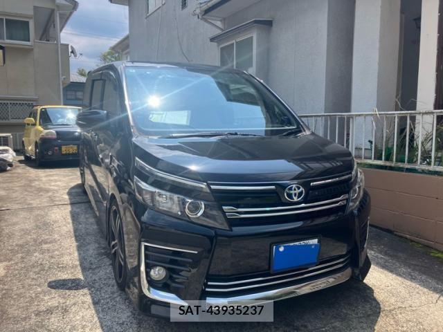 Toyota VOXY 2014-08 8662088-1