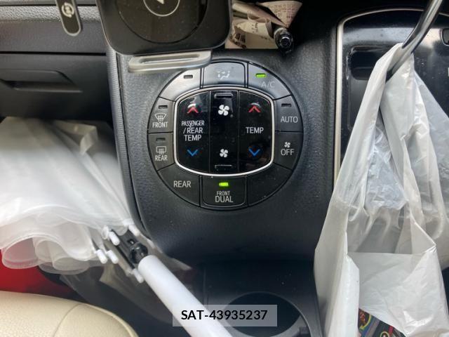 Toyota VOXY 2014-08 8662088-20