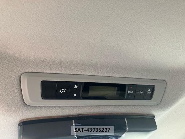 Toyota VOXY 2014-08 8662088-23