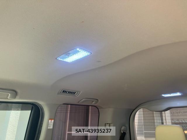 Toyota VOXY 2014-08 8662088-25
