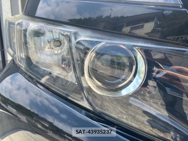 Toyota VOXY 2014-08 8662088-2