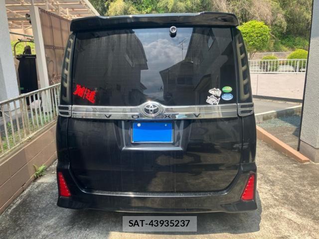 Toyota VOXY 2014-08 8662088-3
