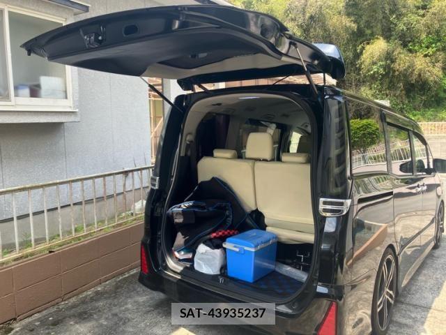 Toyota VOXY 2014-08 8662088-4