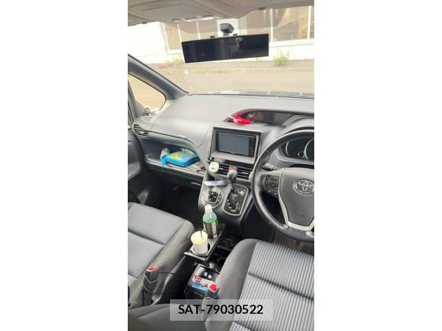 Toyota VOXY 2014-10 8662084-10