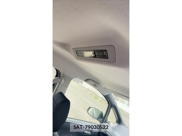 Toyota VOXY 2014-10 8662084-11