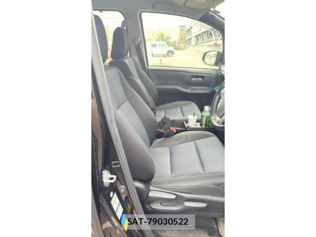 Toyota VOXY 2014-10 8662084-12