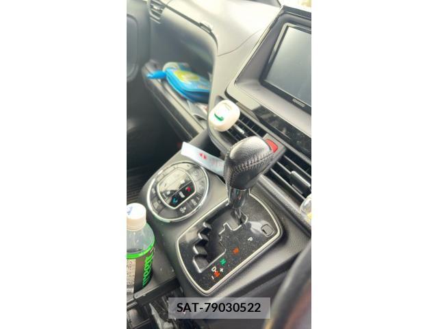 Toyota VOXY 2014-10 8662084-15