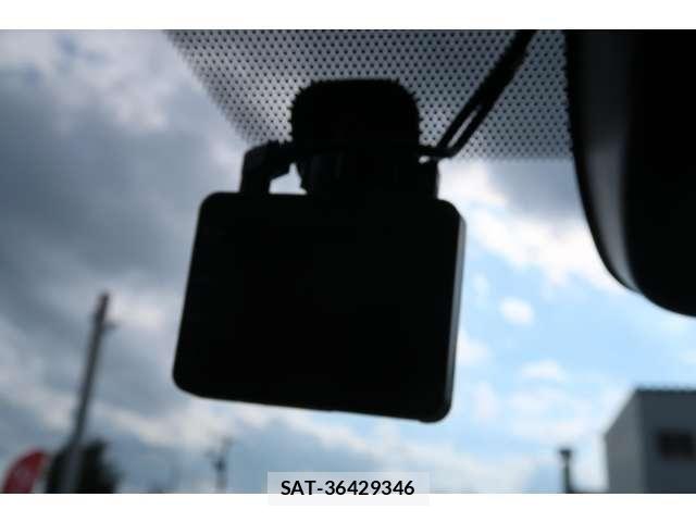 Toyota VOXY 2023-09 8667062-3