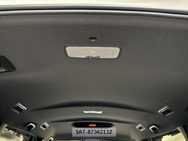 Toyota VOXY 2017-07 8686812-10