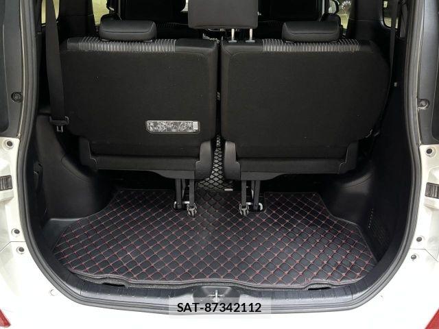 Toyota VOXY 2017-07 8686812-11