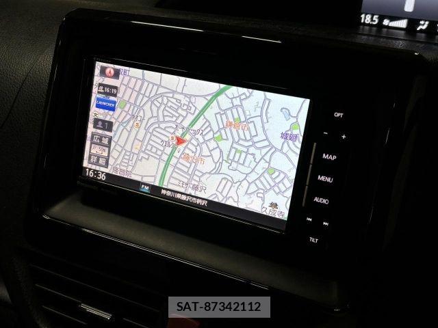 Toyota VOXY 2017-07 8686812-13