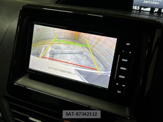 Toyota VOXY 2017-07 8686812-14