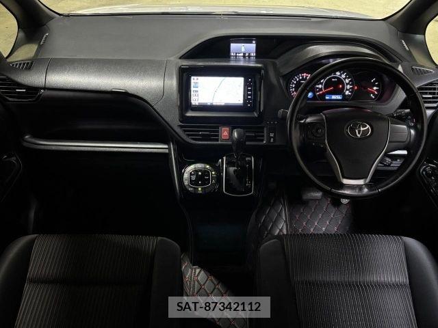 Toyota VOXY 2017-07 8686812-1