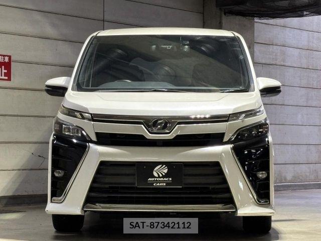Toyota VOXY 2017-07 8686812-19