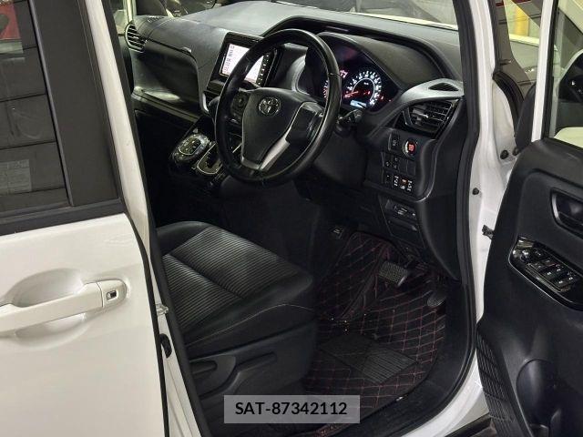 Toyota VOXY 2017-07 8686812-3