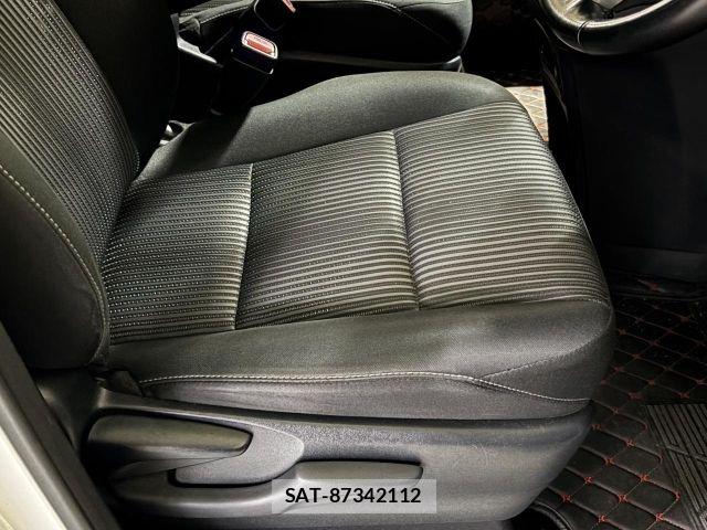 Toyota VOXY 2017-07 8686812-5