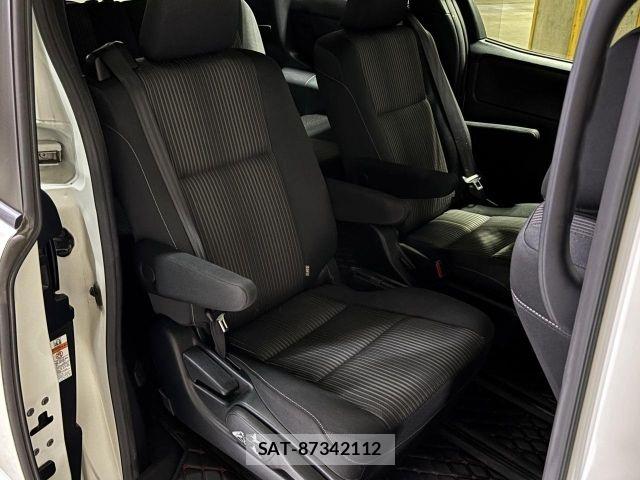 Toyota VOXY 2017-07 8686812-6
